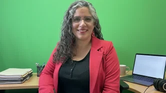 Natalia Pérez candidata Hammersmith en estudio durante entrevista en Londres