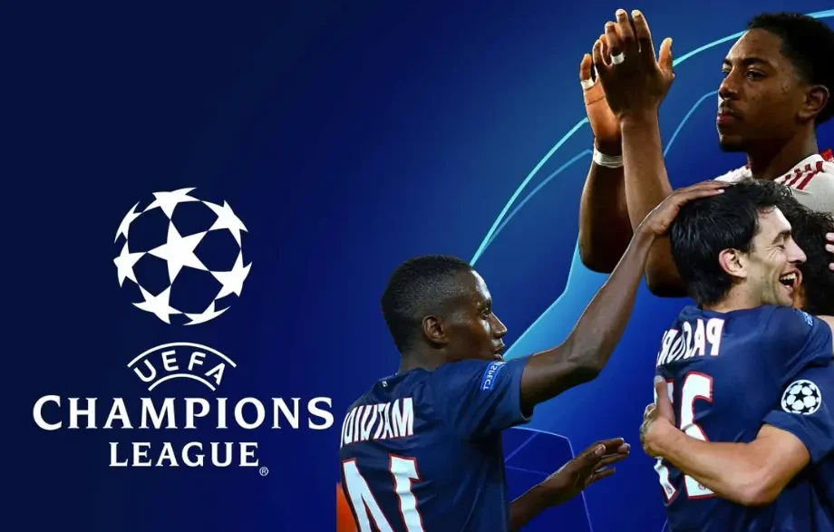 Jugadores del PSG celebran ante el logo de la UEFA Champions League, previa a la final Champions League 2026 PSG Arsenal en Budapest