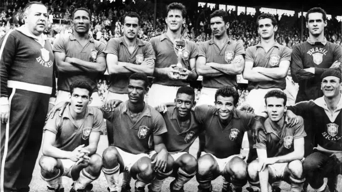 Historia Mundial 1958 con la selección de Brasil celebrando el título conquistado en Suecia junto al joven Pelé.