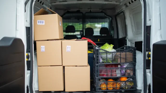 Transporte de alimentos en furgoneta tras el nuevo acuerdo comercial que ofrece ayuda para elegir la frase clave objetivo perfecta en estrategias de exportación.