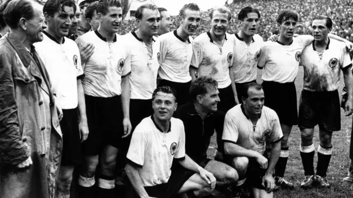 Historia Mundial 1954 con Alemania Federal celebrando el título tras vencer a Hungría en la final de Berna.
