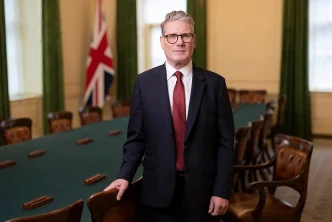 Crisis de liderazgo de Keir Starmer tras la derrota electoral del Partido Laborista en Reino Unido.