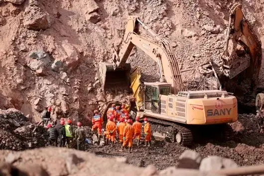 Explosión mina China: equipos de rescate trabajan en una mina de carbón tras el accidente registrado en Shanxi.