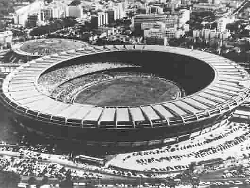 Historia Mundial 1950 con vista aérea del Estadio Maracaná en Río de Janeiro durante el Mundial de Brasil.