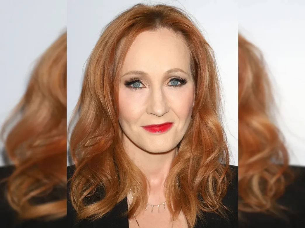 Rowling critica al Partido Laborista durante el debate sobre identidad de género y derechos trans en Reino Unido.