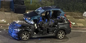 Escena del accidente en Lewisham tras la persecución policial.
