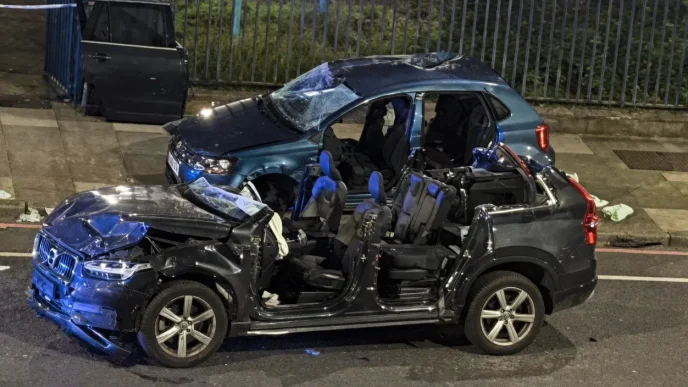 Escena del accidente en Lewisham tras la persecución policial.