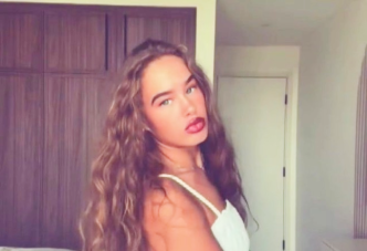 Brooke George influencer británica involucrada en un caso judicial en Dubái.