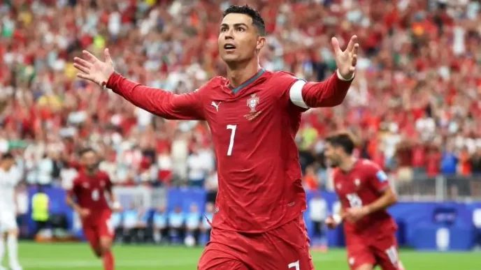 Cristiano Ronaldo se convierte en el primer jugador en anotar en 6 mundiales. Repasamos los 3 récords goleadores que rompió tras su doblete contra Uzbekistán.