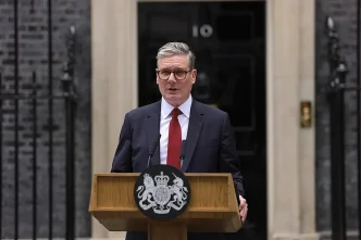 Keir Starmer comparece ante la prensa en Downing Street tras anunciar su dimisión.