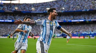 Lionel Messi celebrando su gol con la camiseta de Argentina durante el Mundial 2026.