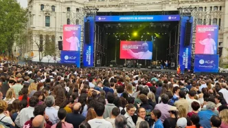 Papa León durante misa multitudinaria en Madrid