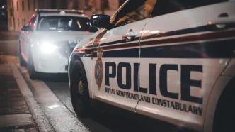 Patrulla de la policía en una calle de Londres durante una investigación.