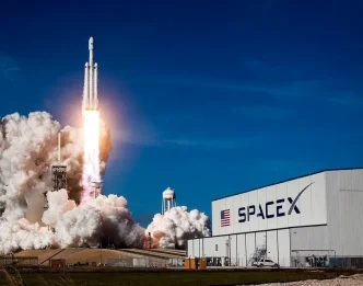 Lanzamiento de un cohete SpaceX desde las instalaciones de la compañía