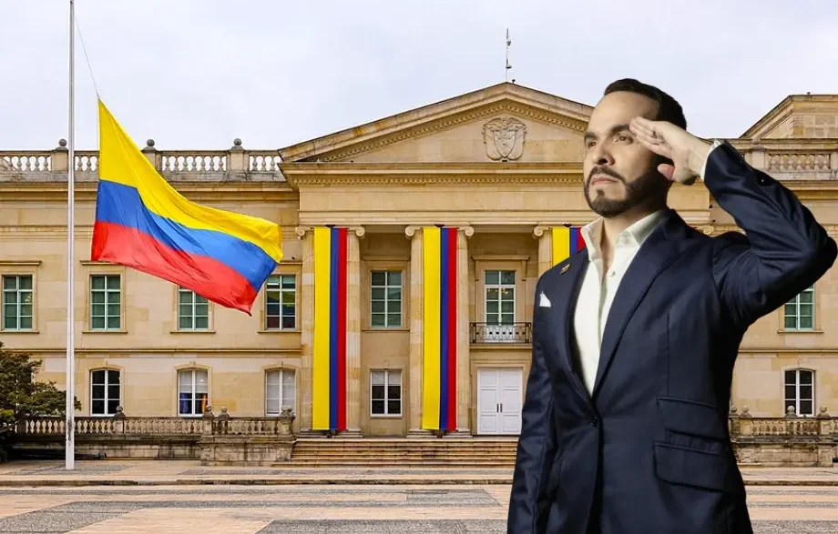 El presidente electo de Colombia, Abelardo de la Espriella, saludando frente a la Casa de Nariño.