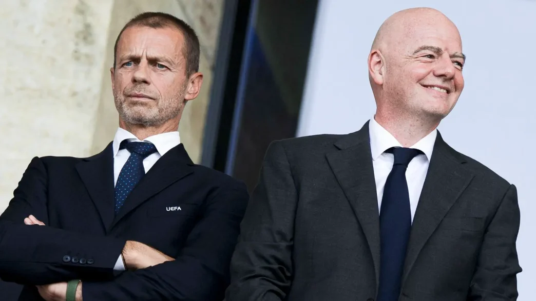 Aleksander Čeferin, presidente de la UEFA, y Gianni Infantino, presidente de la FIFA, juntos en un evento institucional.