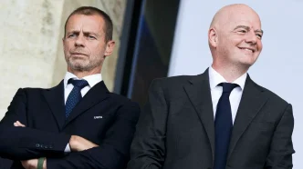 Aleksander Čeferin, presidente de la UEFA, y Gianni Infantino, presidente de la FIFA, juntos en un evento institucional.