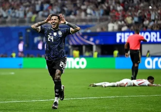 Jugador de Argentina celebrando la clasificación a la final del Mundial 2026 tras vencer en semifinales.