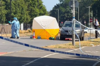 Carpa policial instalada en el lugar del apuñalamiento en Uxbridge Road, Hayes.