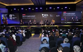 Ejecutivos y expertos internacionales reunidos en Quito durante el foro empresarial Business Future of the Americas (BFA) 2026.