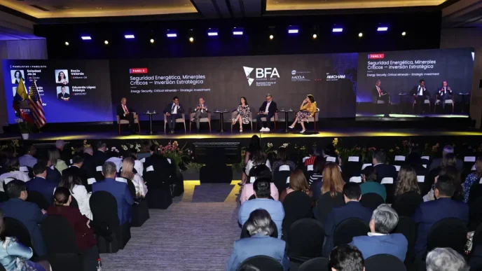Ejecutivos y expertos internacionales reunidos en Quito durante el foro empresarial Business Future of the Americas (BFA) 2026.