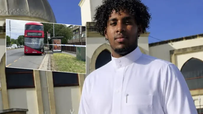 Retrato de Haruun Hassan junto a una fotografía del autobús donde ocurrió el ataque mortal en Hounslow, Londres.