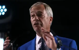 Nigel Farage durante una intervención pública tras anunciar su renuncia al escaño.