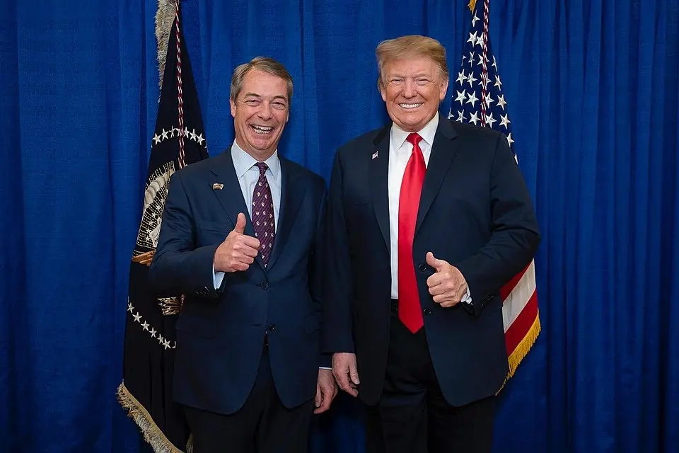 Nigel Farage junto a Donald Trump en un encuentro político