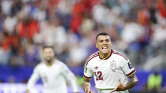 Jugadores de la selección española celebran la victoria frente a Francia que clasifica a España para la final del Mundial 2026.