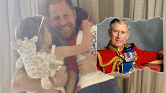 Composición del príncipe Harry junto a sus hijos y el retrato del rey Carlos III.