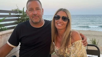 Lisa Fryett y su pareja Simon Batchelor sonrientes antes de la tragedia en los incendios forestales en España.