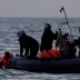 Embarcación de rescate operando en el mar durante la asistencia a personas migrantes