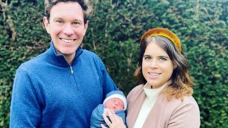 La princesa Eugenia y su esposo Jack Brooksbank junto a su hijo.