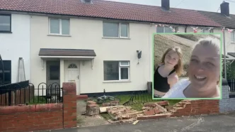 Fachada de una vivienda en Middlesbrough con el muro delantero destruido y un recuadro con Valentina Foster y Natalie McDonald