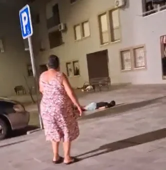 Calle de Isla Cristina acordonada y con presencia policial tras el tiroteo