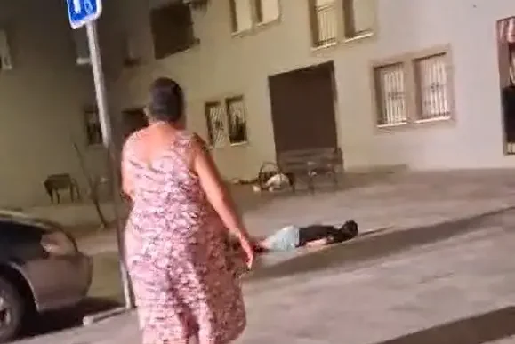 Calle de Isla Cristina acordonada y con presencia policial tras el tiroteo