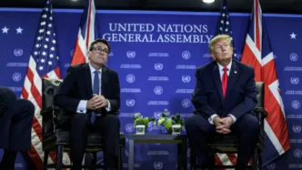 El primer ministro británico Andy Burnham y el presidente estadounidense Donald Trump sentados durante su reunión bilateral en la ONU