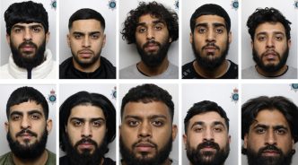 Fotografías policiales de los diez hombres condenados por el ataque con fuego en Stoke-on-Trent.