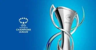 rofeo oficial de la UEFA Women's Champions League junto al logotipo del torneo sobre un fondo azul brillante.