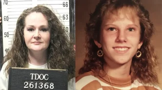 Ficha policial de Christa Pike a la izquierda y retrato sonriente de Colleen Slemmer a la derecha.