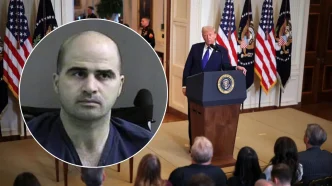 Donald Trump ofreciendo un discurso tras un atril oficial en la Casa Blanca flanqueado por banderas de Estados Unidos.