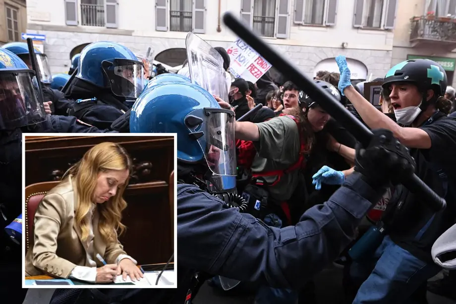 Choques de manifestantes con cascos y escudos contra agentes de policía antidisturbios en Milán, con recuadro inferior de Giorgia Meloni firmando.