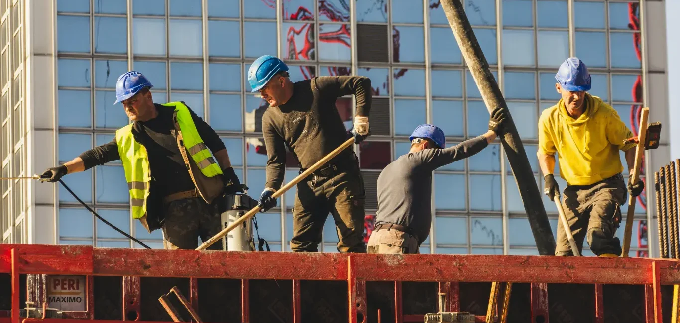 El salario anual mediano bruto de los trabajadores a tiempo completo en el Reino Unido superó por primera vez las 40.000 libras.